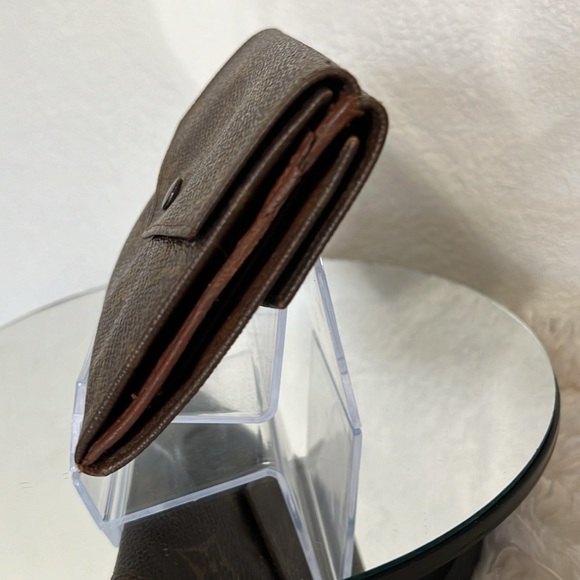 Authentic Louis Vuitton Monogram Elise Wallet - Picture 3 of 13